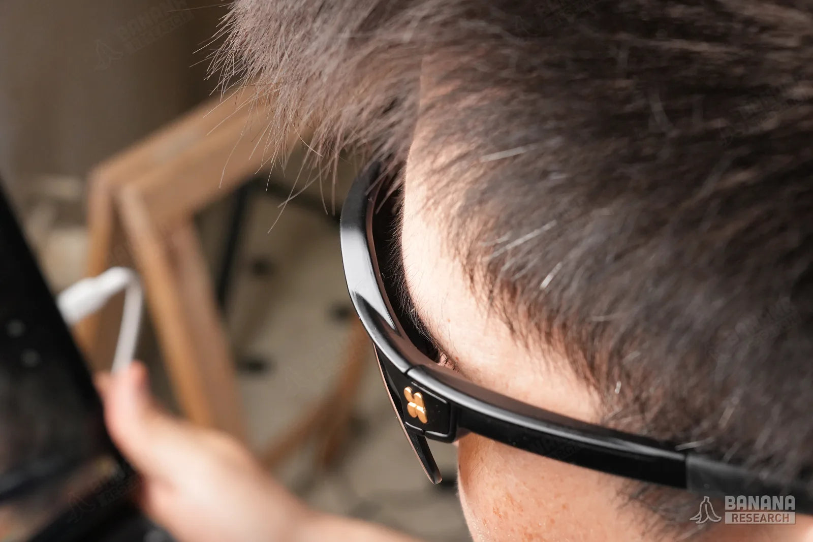 The gap between lens and eye socket, side on