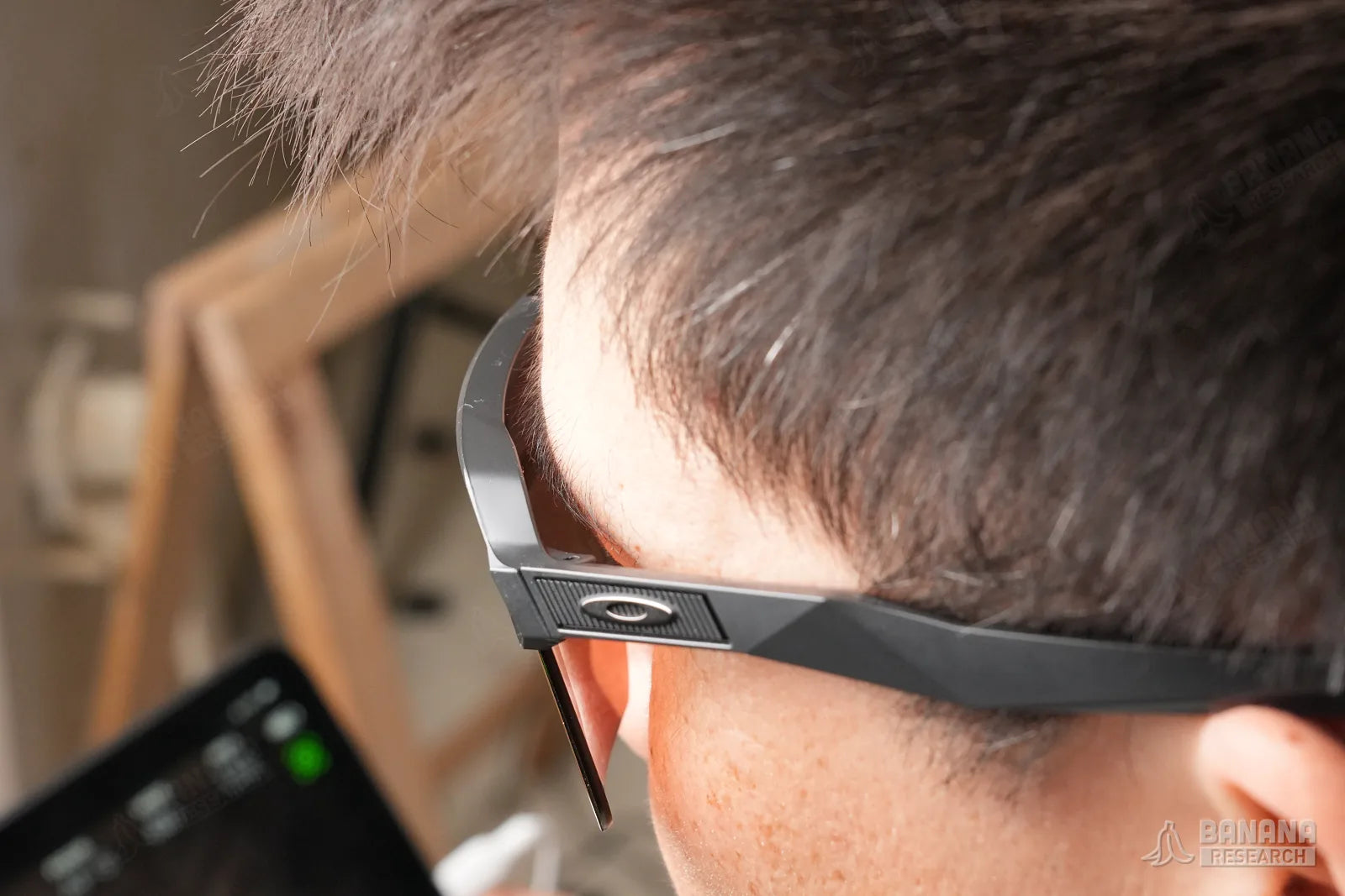 The gap between lens and eye socket, side on