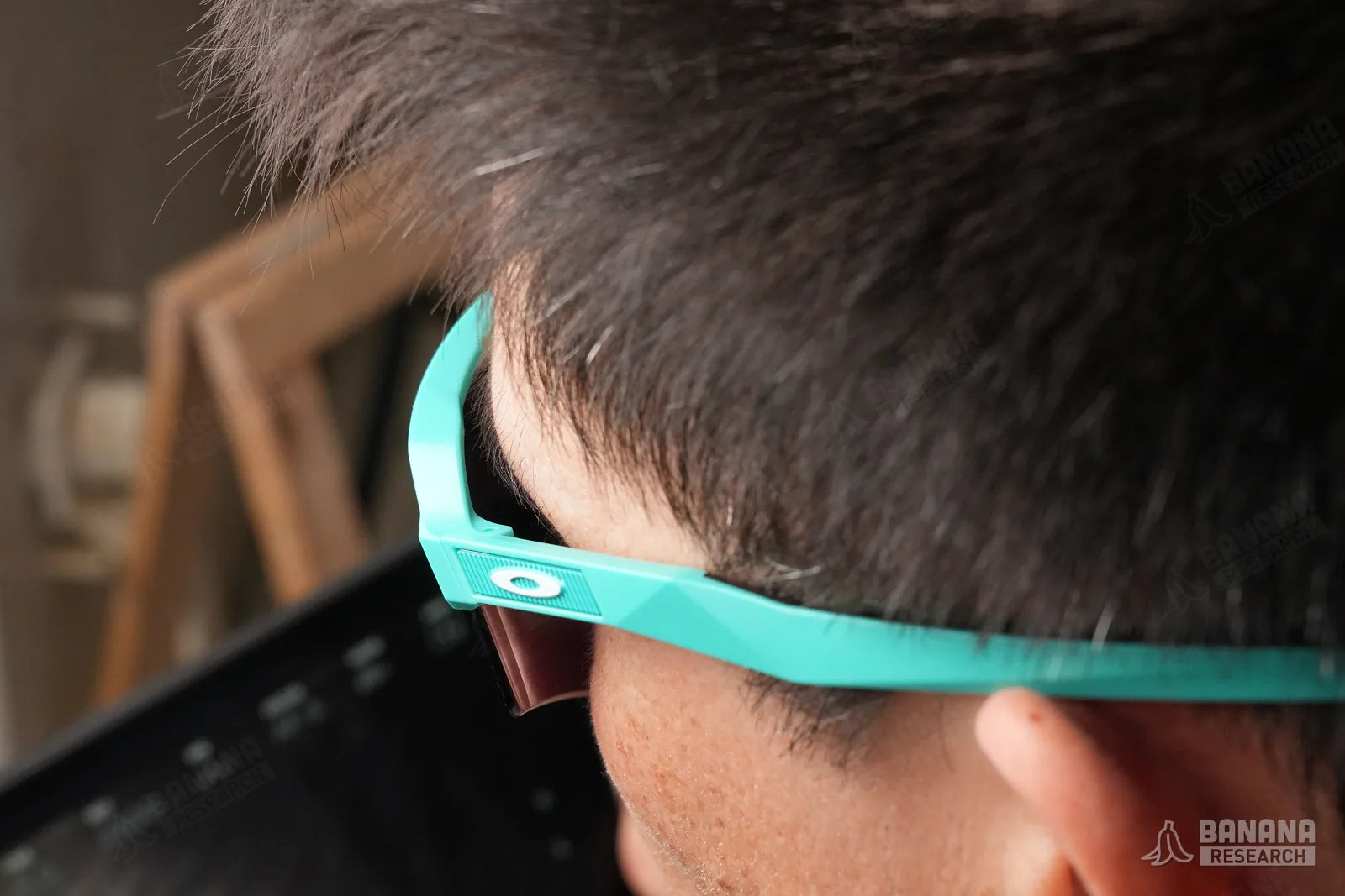 The gap between lens and eye socket, side on