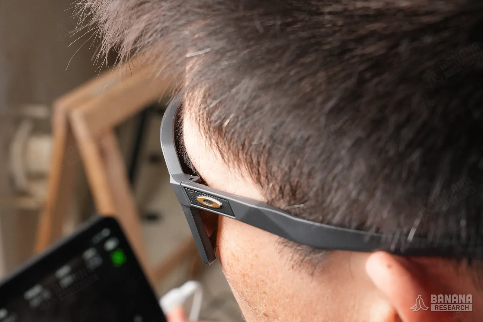 The gap between lens and eye socket, side on